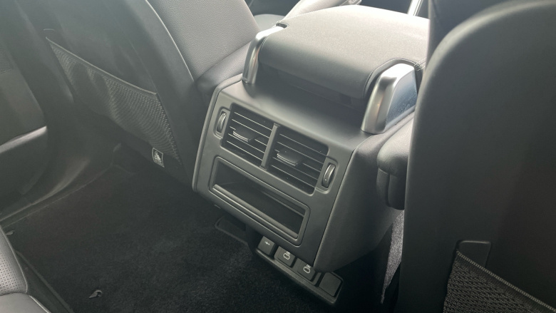 Land Rover Discovery 3.0 D300 R-Dynamic SE 5dr Auto Diesel Station Wagon